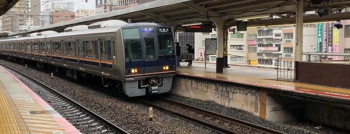 JR Platforms 3-4 is one of JR神戸線の駅ホーム.