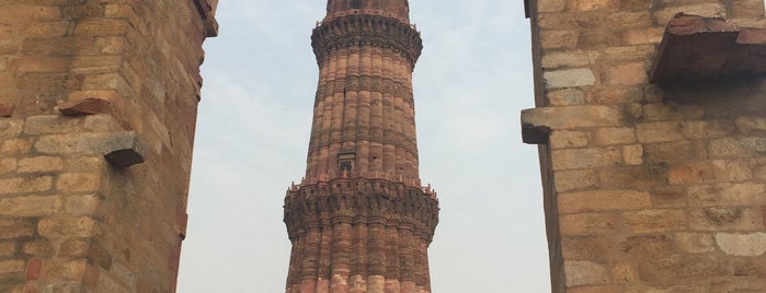 Qutub Minar | क़ुतुब मीनार is one of Delhi.