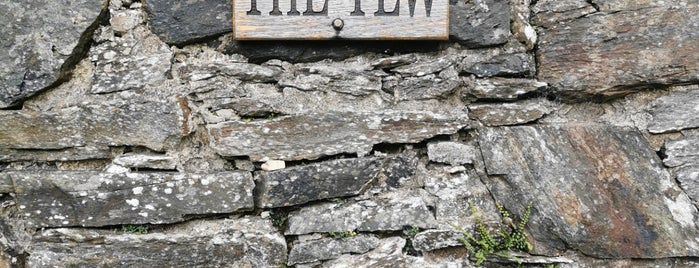 Fortingall Yew is one of Tempat yang Disukai James.