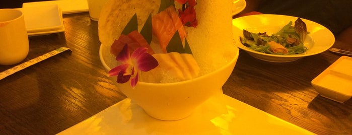 Shogun: Japanese Steakhouse and Sushi Bar is one of Lieux qui ont plu à Daina.