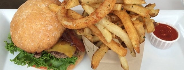 Burger Lounge Carlsbad is one of Posti che sono piaciuti a John.