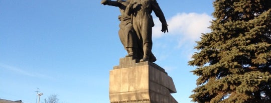 Памятник воинам Уральского добровольческого танкового корпуса is one of Ekaterinburg.