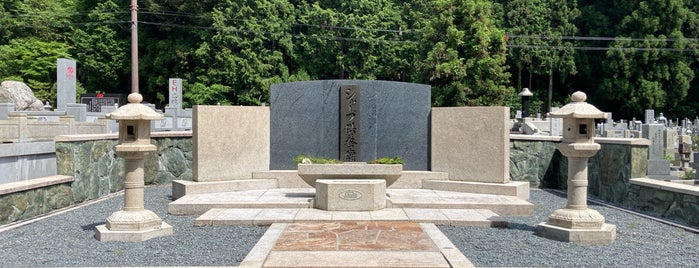 シャープ供養廟 is one of 高野山の著名人墓標（奥の院から山上一帯）.