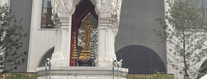 Ganesha and Trimurti Shrine is one of Bangkok.