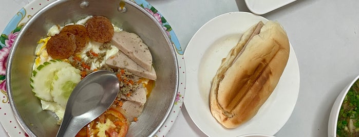ร้านพรเทพ อาหารเช้ายอดนิยม is one of GMSนครพนม-Thakhèk-Đồng Hới.