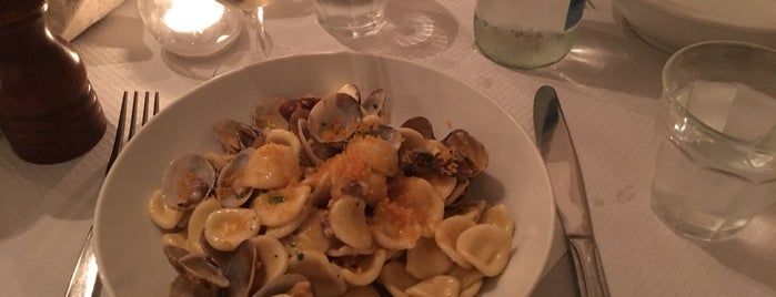 L'Incoronata is one of Milano Eat.