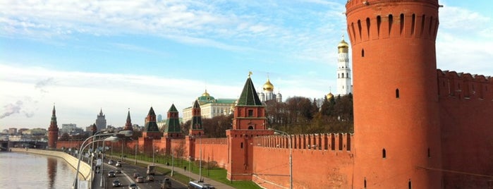 Кремль is one of Moskow.