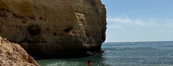 Praia de Vale Centianes is one of Albufuria/Lagos.