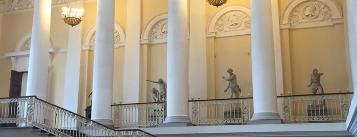 Russian Museum is one of สถานที่ที่ Natalie ถูกใจ.