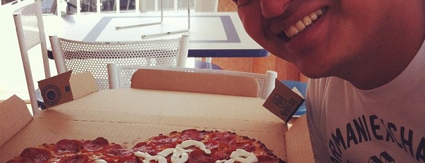 Domino's Pizza is one of Orte, die Gustavo gefallen.