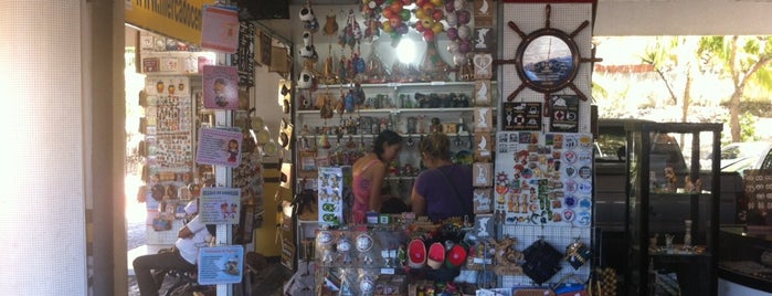 Manos Shopping Artesanato is one of Tempat yang Disukai Lenice Madeira.