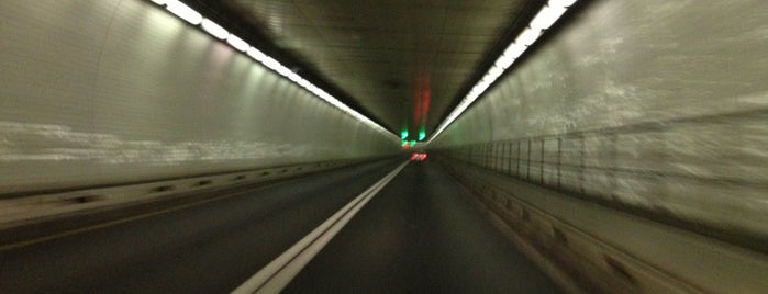 Fort McHenry Tunnel is one of Exits.