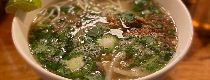 Mama Pho is one of Kimmie 님이 저장한 장소.