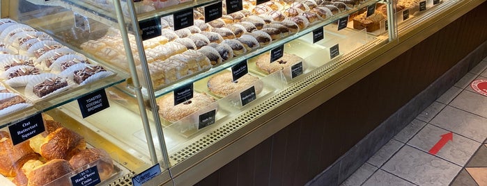 Fratelli Bakery is one of Lugares favoritos de Amanda.