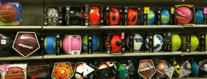 Big 5 Sporting Goods is one of Lugares favoritos de C.