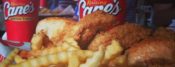 Raising Cane's Chicken Fingers is one of Lugares favoritos de Gillian.