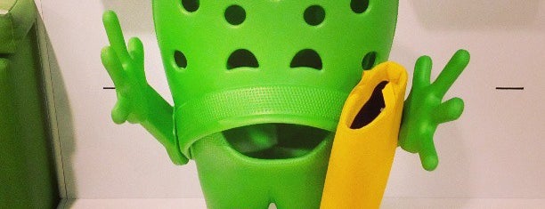 Crocs is one of Lugares favoritos de Anastasia.