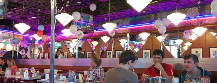 Beverly Hills Diner is one of Александрさんの Tip.