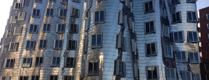 Gehry's Restaurant is one of Lieux qui ont plu à Leonard.