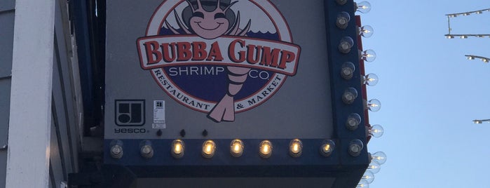Bubba Gump Shrimp Co. is one of Tempat yang Disukai Thomas.