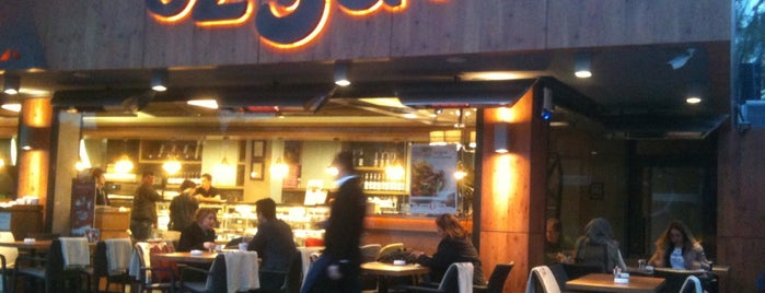 Özsüt is one of Cafeler.