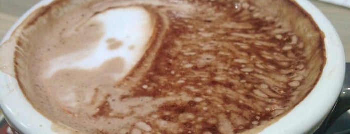LET Coffee is one of Lugares favoritos de Diana.