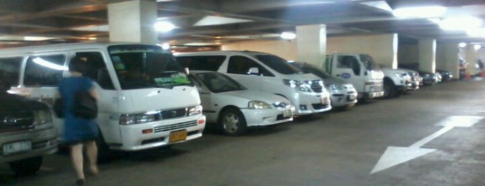 Dela Rosa 1 Carpark is one of Shankさんのお気に入りスポット.