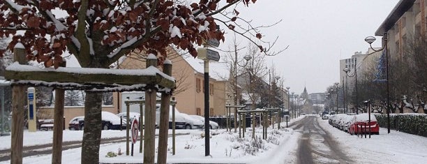 Vélizy-Villacoublay is one of สถานที่ที่ yediyukarı ถูกใจ.