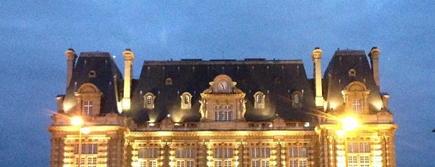 Hôtel de Ville de Versailles is one of Posti che sono piaciuti a Lina.