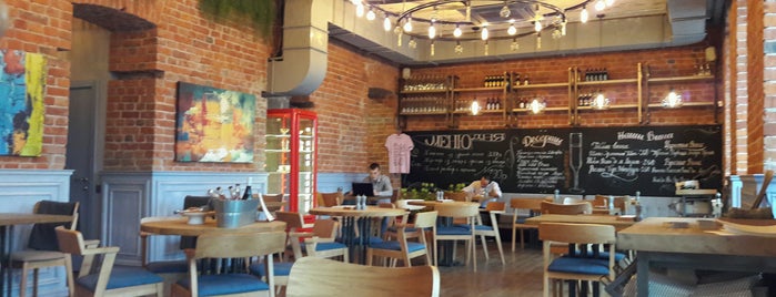 Benedict Café is one of Москва.