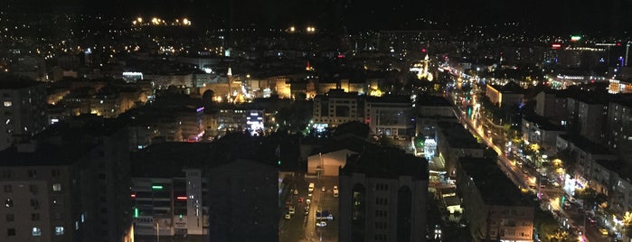 Radisson Blu Hotel, Roof Lounge is one of Deniz'in Beğendiği Mekanlar.