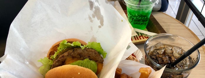 フレッシュネスバーガー is one of I Love FRESHNESS BURGER !.