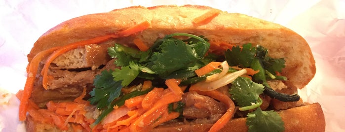 Saigon Sandwich is one of Lieux qui ont plu à David.