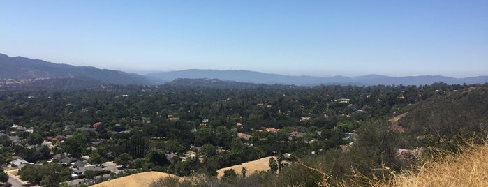 Shelf Road in Ojai is one of สถานที่ที่ David ถูกใจ.