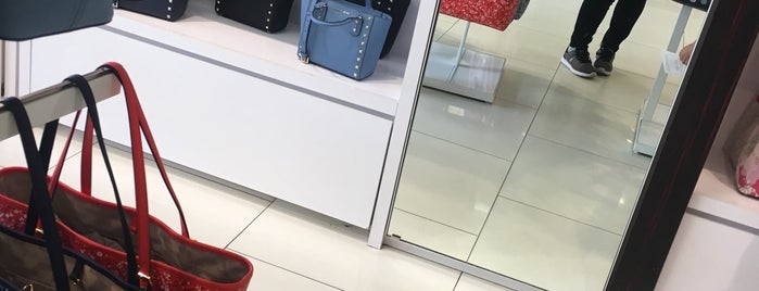 Michael Kors is one of Valerie'nin Beğendiği Mekanlar.