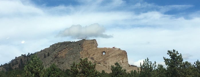 Crazy Horse Memorial Gift Shop is one of Lizzie'nin Beğendiği Mekanlar.