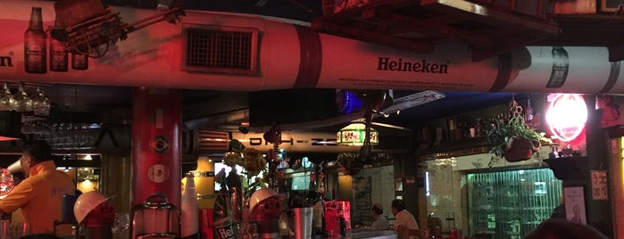 Henry's Café is one of In Ba.