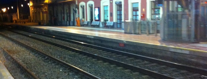 Estación de Donostia-San Sebastián is one of Estaciones de Tren.