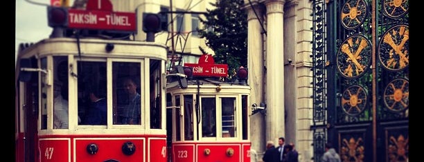 Galatasaray Meydanı is one of Lugares favoritos de İnci.