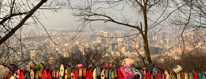Namsan n Grill is one of 음식 (서울).