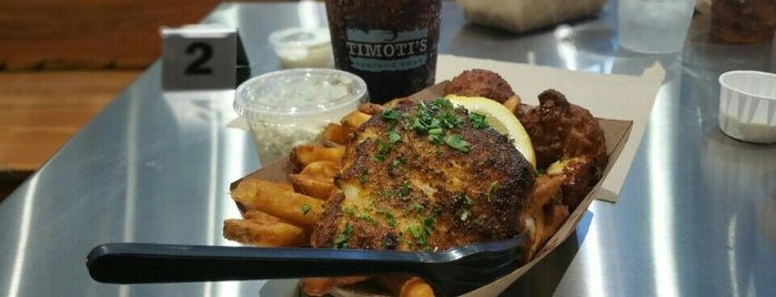 Timoti's Seafood Shak is one of Locais curtidos por McKenzie.