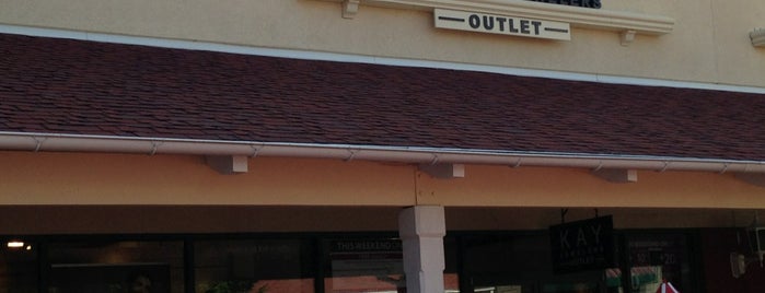 Kay Outlet is one of Lugares favoritos de Maria.