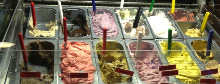 Jackson's Coffee & Gelato is one of Posti che sono piaciuti a Molly.