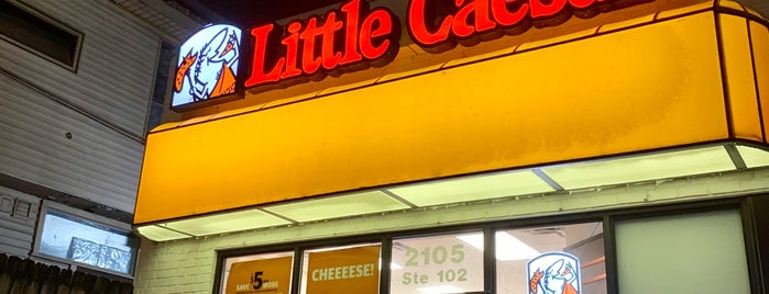 Little Caesars Pizza is one of สถานที่ที่ Raquel ถูกใจ.