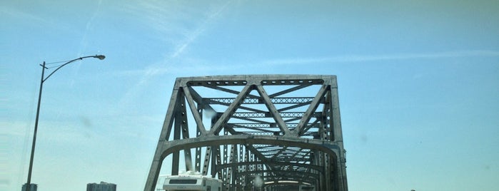 Memphis-Arkansas Bridge is one of Lauren'in Beğendiği Mekanlar.