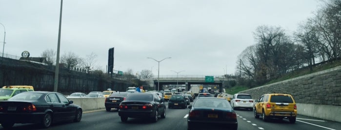 Interstate 678 at Exit 6 is one of New York City area highways and crossings.