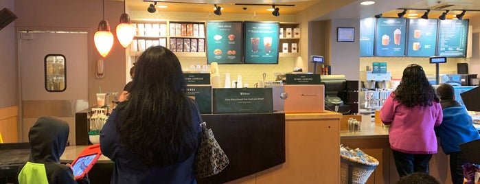 Starbucks is one of Mirandaさんのお気に入りスポット.