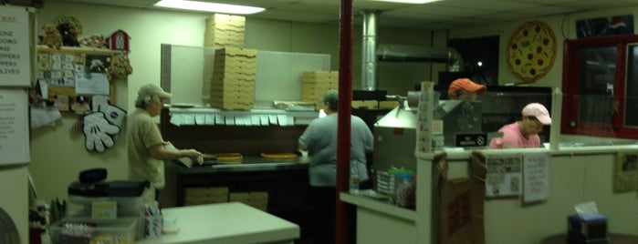 Plaza Pizza is one of Licking County.