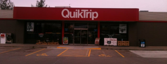 QuikTrip is one of Tempat yang Disukai Michael.