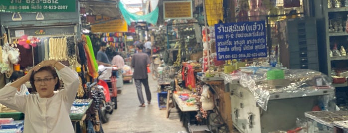 Amulet Market is one of Tempat yang Disukai mustafa.